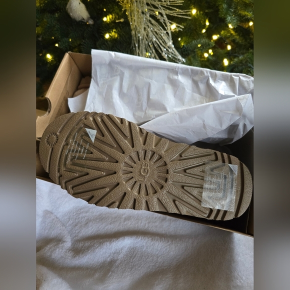 NEW! UGG, Womens Neumel Cozy Lace-up Boots, Chestnut, Size 7 - NIB - Picture 10 of 13